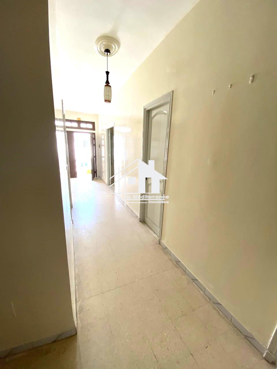 A louer étage de villa S+3 à cité riadh bardo