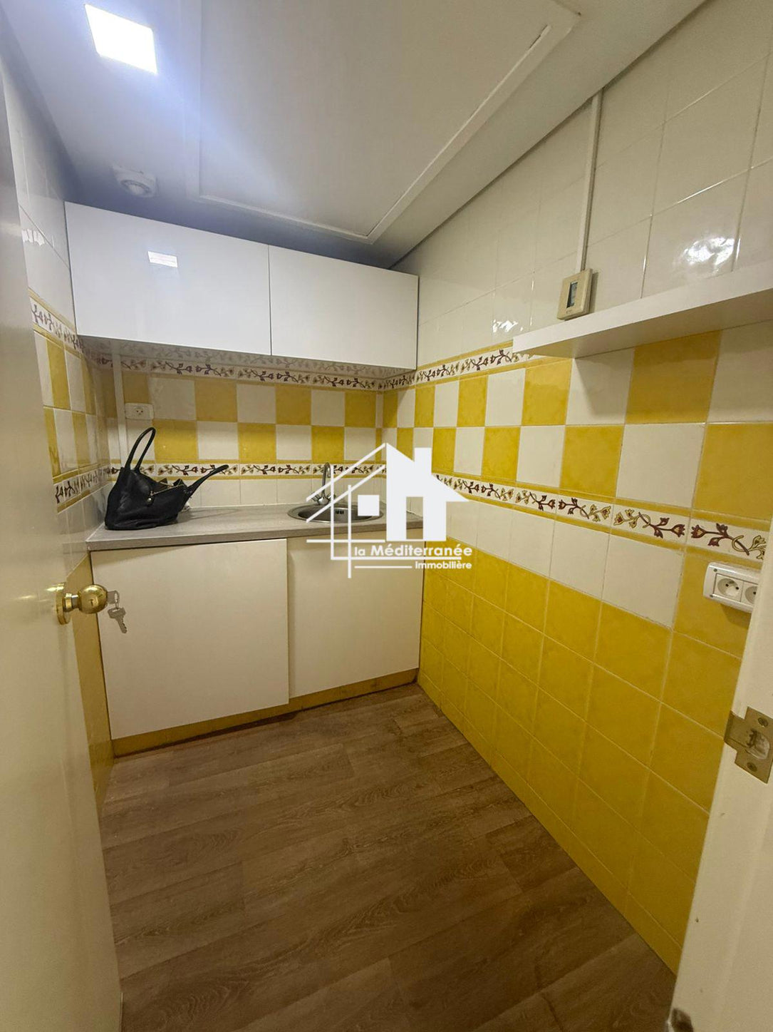 un bureau H+4 au berges du lac 1