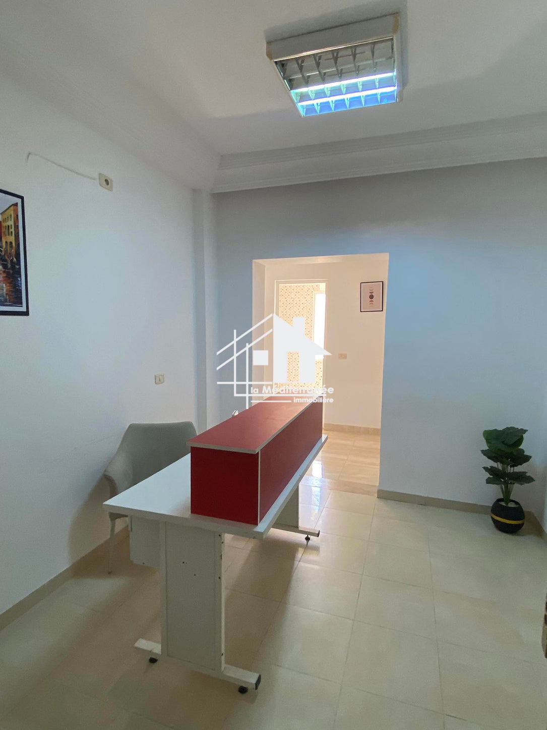 A louer bureau s1 s2 s3 à Ezzahra
