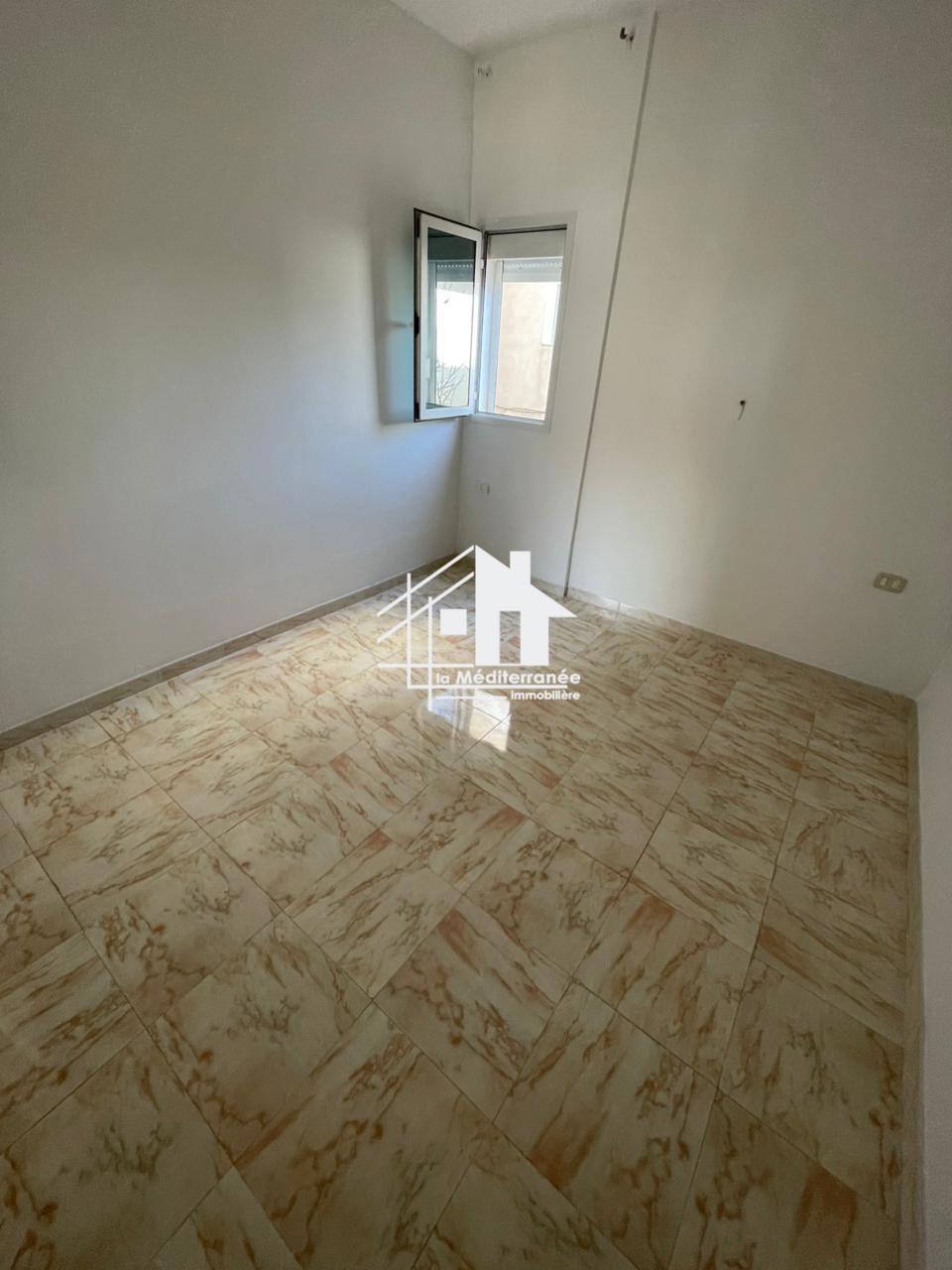 A louer étage de villa s+3  au bardo lahnaya