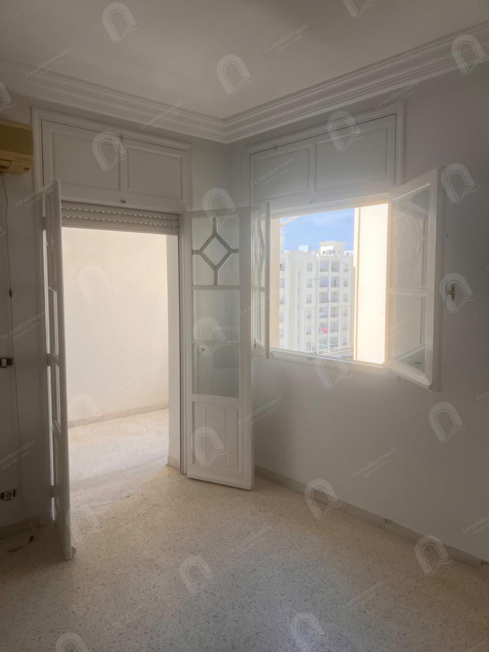 Appartement S+3 à Ain zaghouen