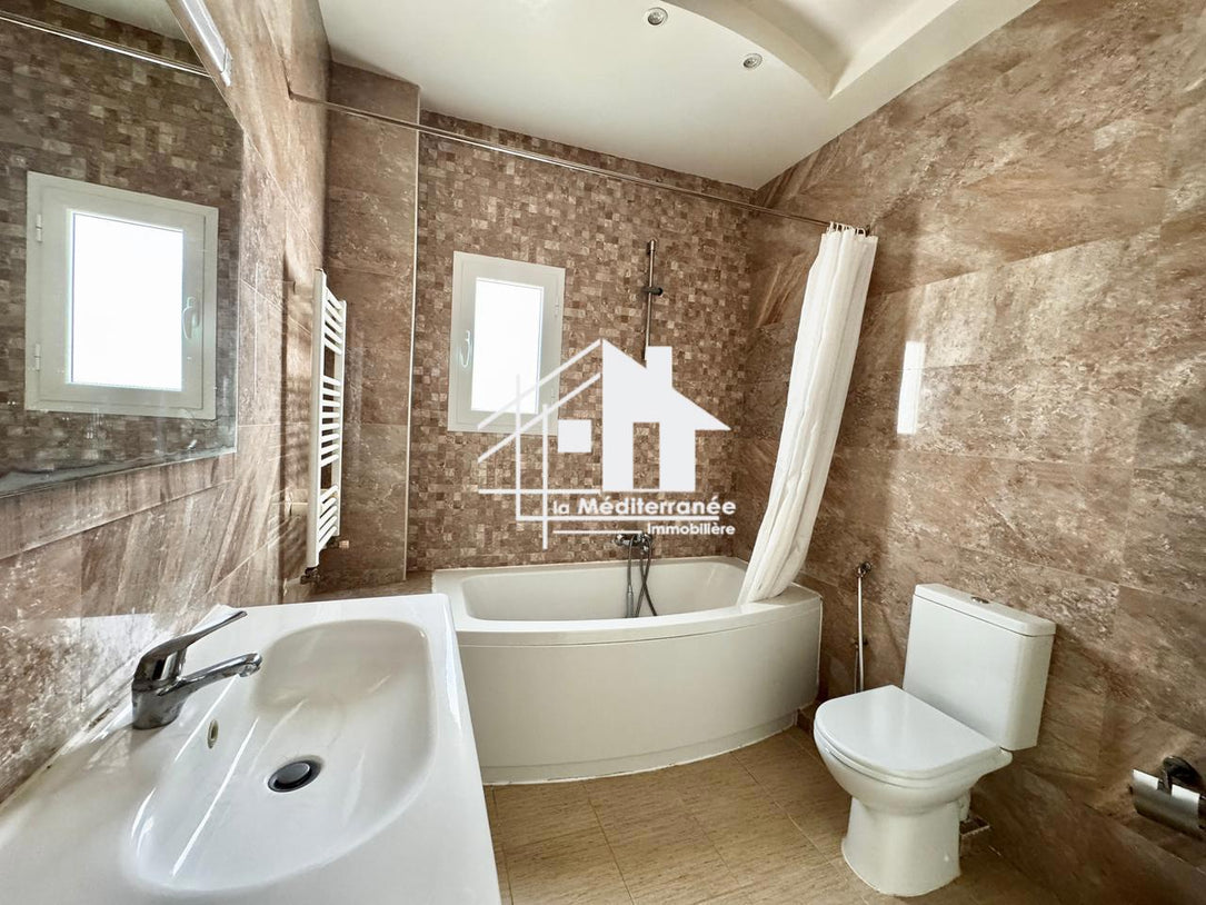 Etage de villa S+1 à la Marsa