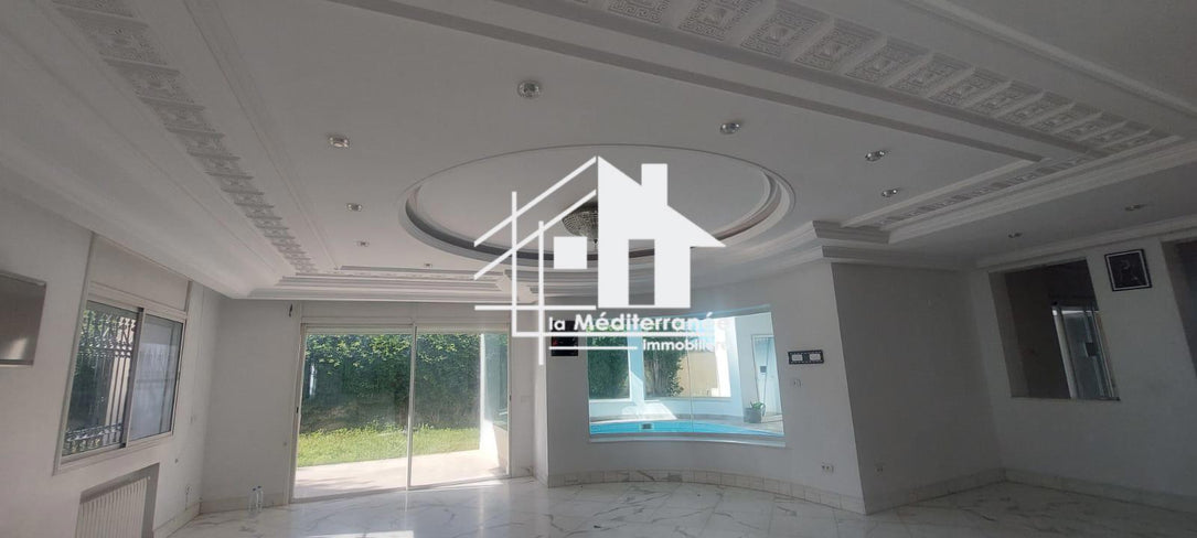 A louer villa avec piscine à l'aouina