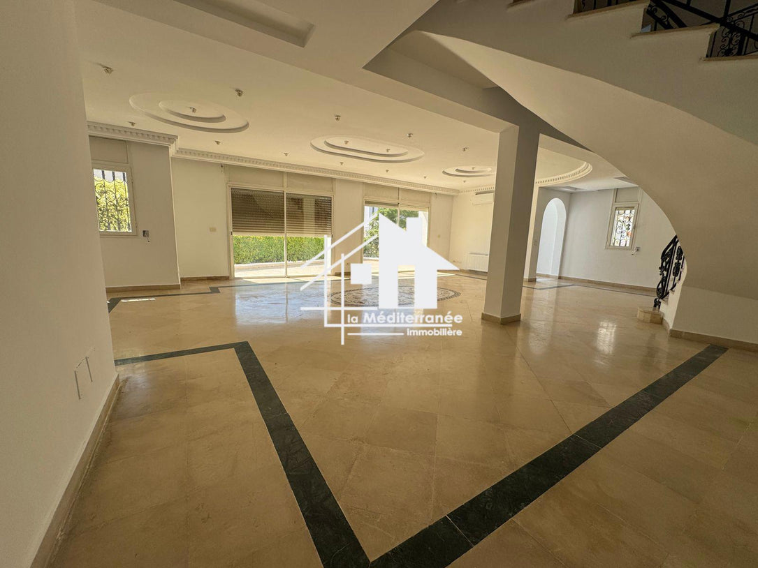 A louer une villa S+5 au lac 2