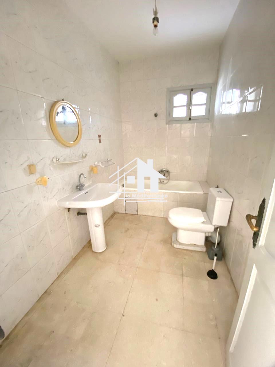A louer étage de villa S+3 à cité riadh bardo