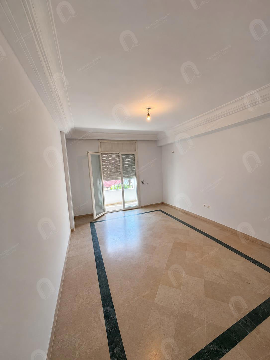 A vendre appartement S+2 situé au Rdc  au bardo 2 ras tabia