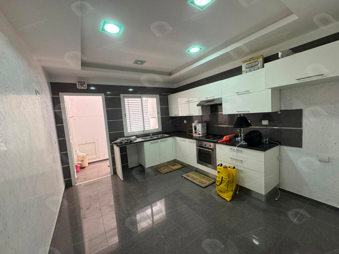 À louer Spacieux appartement S+3 à la soukra