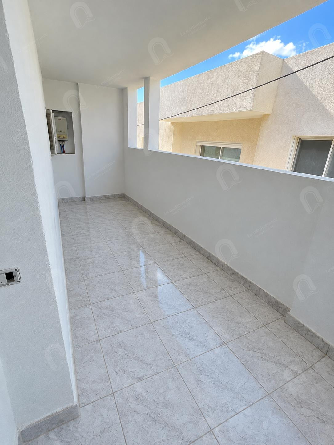 A louer un étage de villa S+3 situé au 1er étage