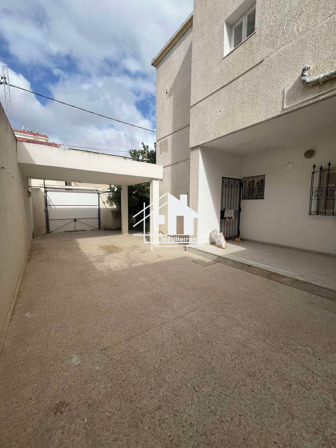 A louer villa S+4 à Ezzahra