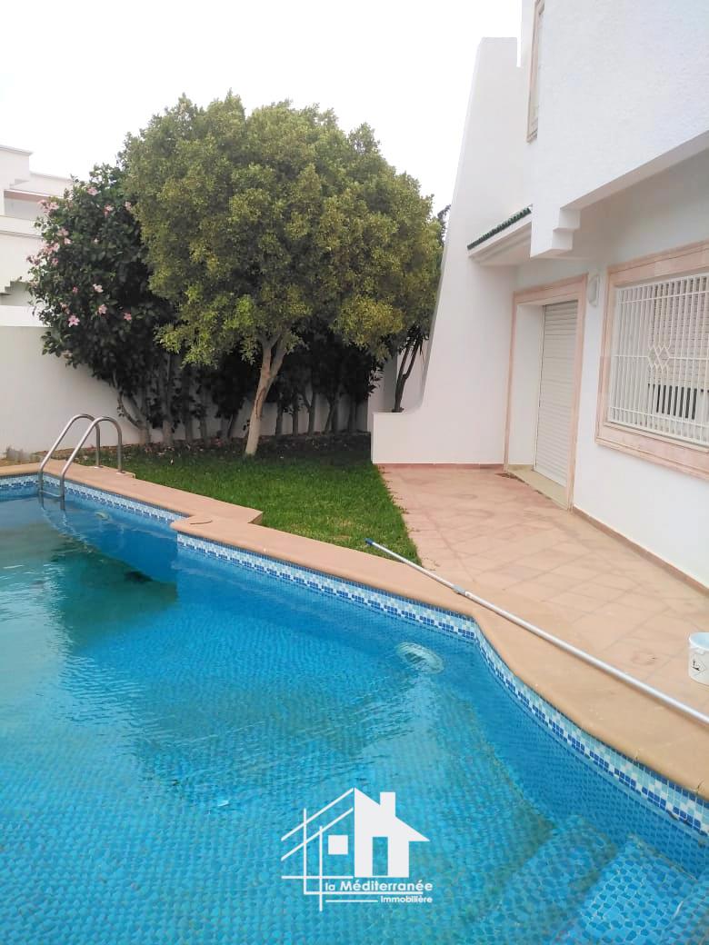 Villa S+6 avec piscine à Hammamet Sud