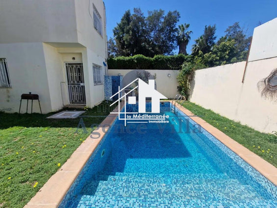 A vendre une villa avec avec piscine à la soukra
