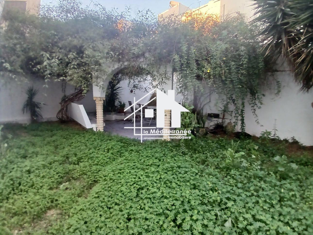 A louer un duplex s+4 meublé à la Marsa