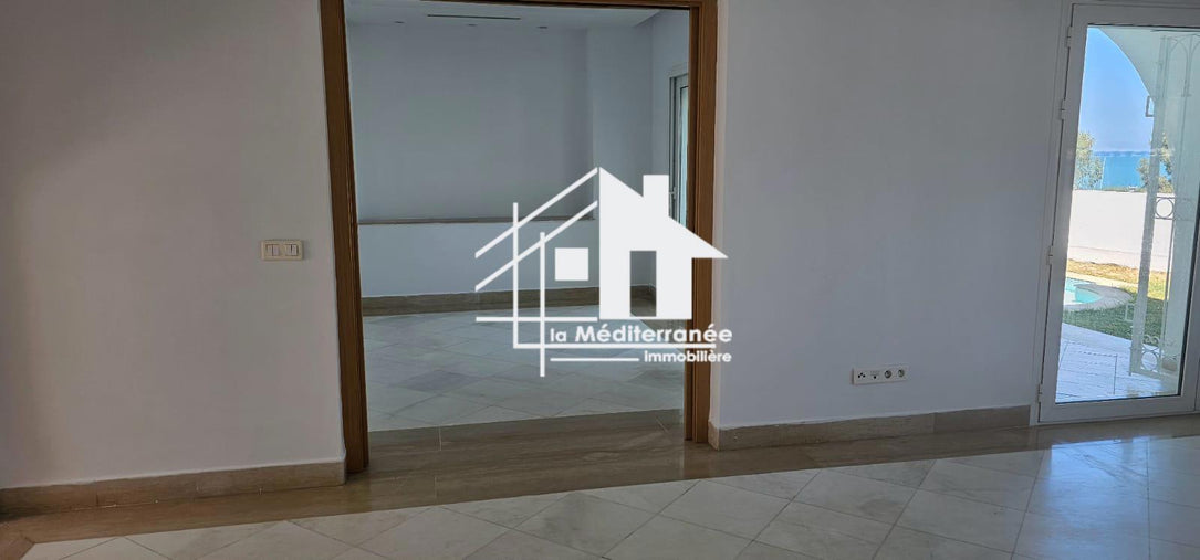 Une villa S+3 Marina Gammarth