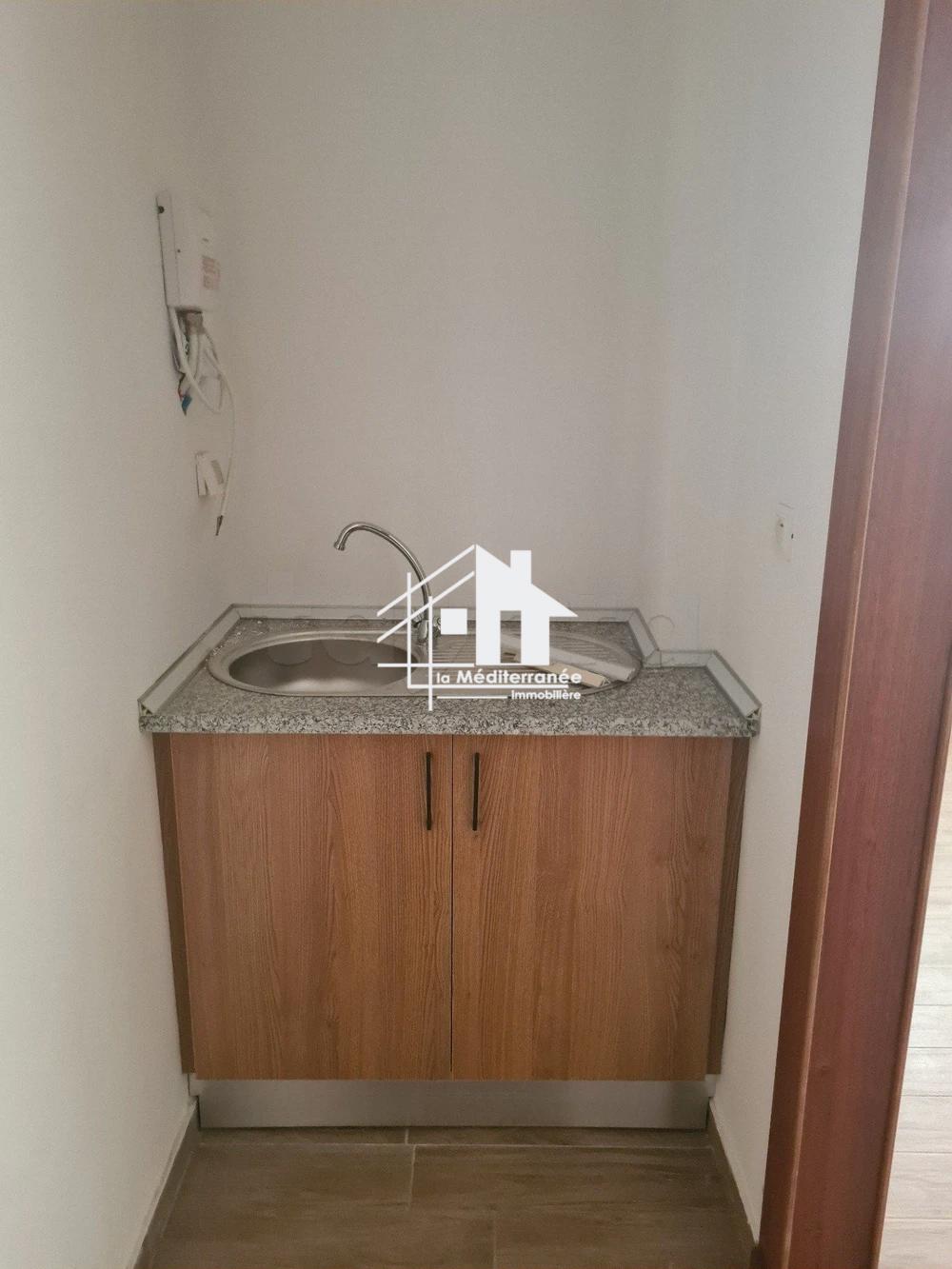 A vendre un bureau H+1 à Ezzahra