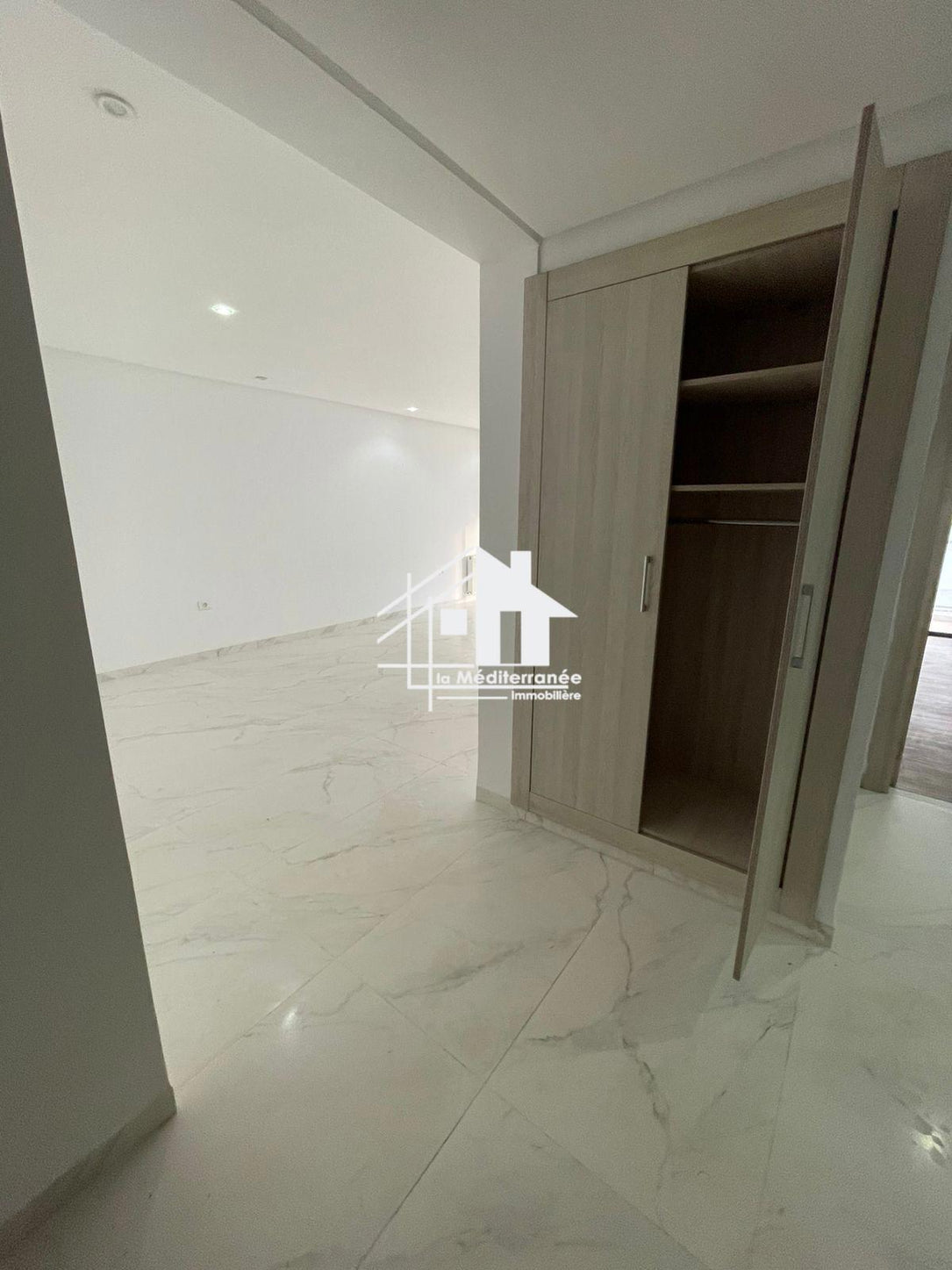 A louer appartement s+2  à cité Ennasr