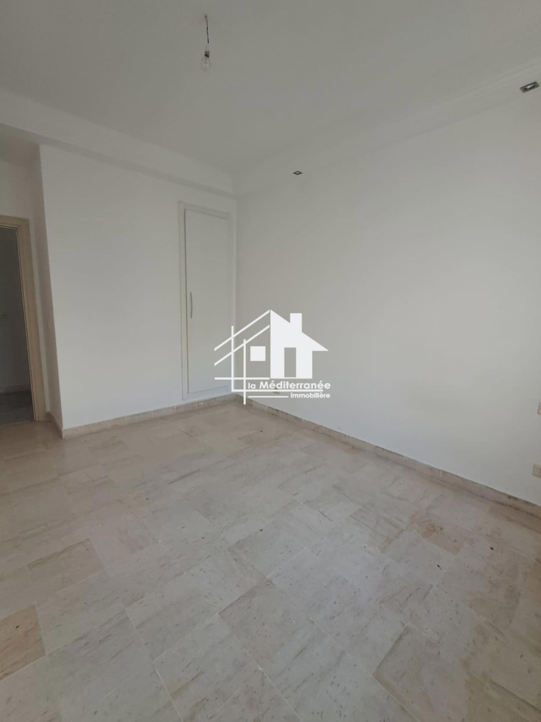 A louer un appartement s+1 à el menzah 9C