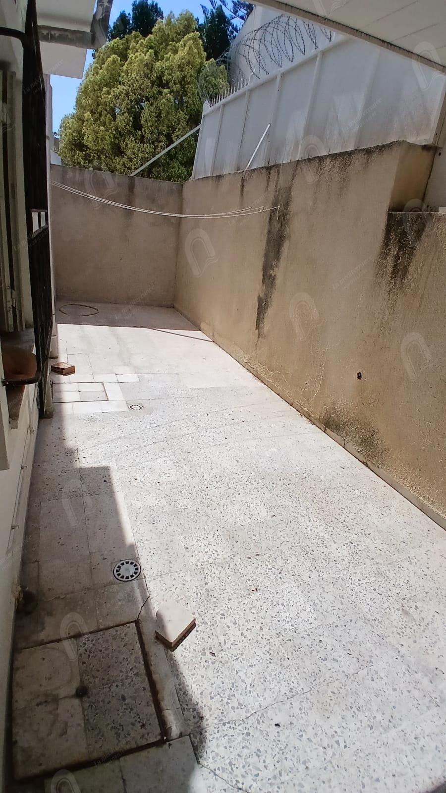 A loue rvilla S+4 de style duplex, indépendante au bardo