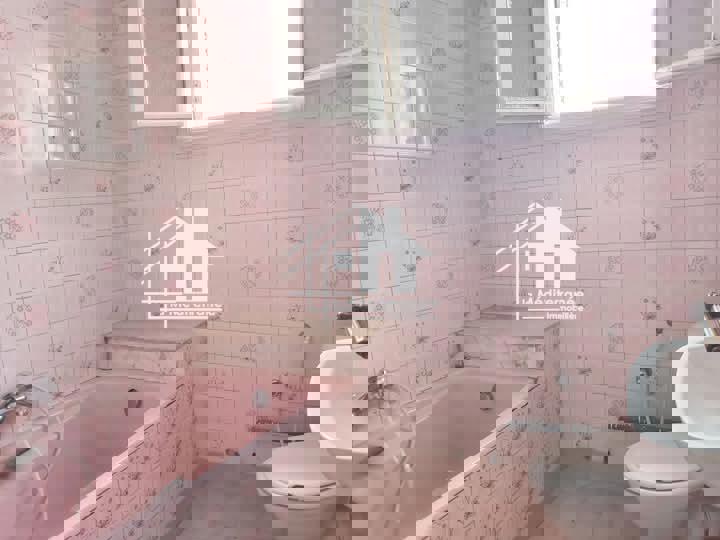 A louer un étage de villa S+3 au Bardo