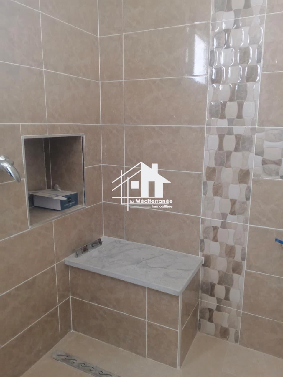 A louer étage de villa S+3 Rdc à bayrem etounsi