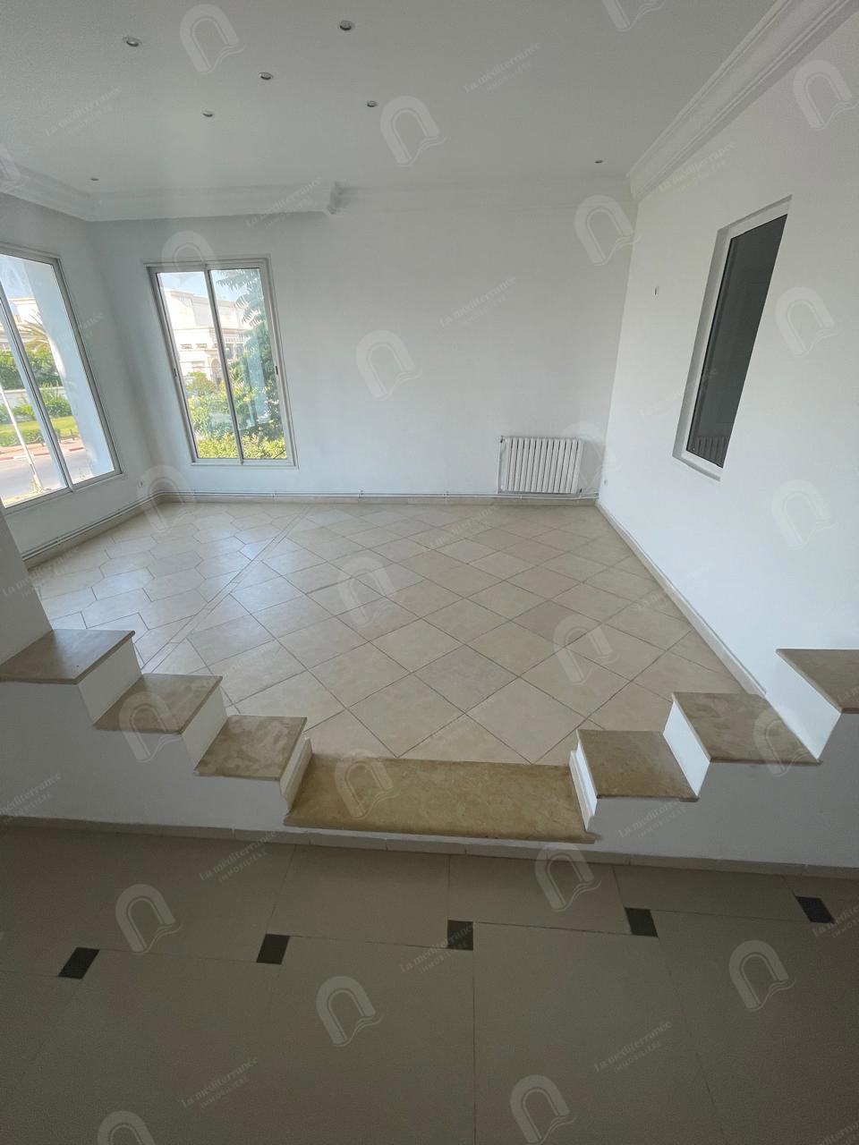 A louer un duplex 2S+4 hst au bardo