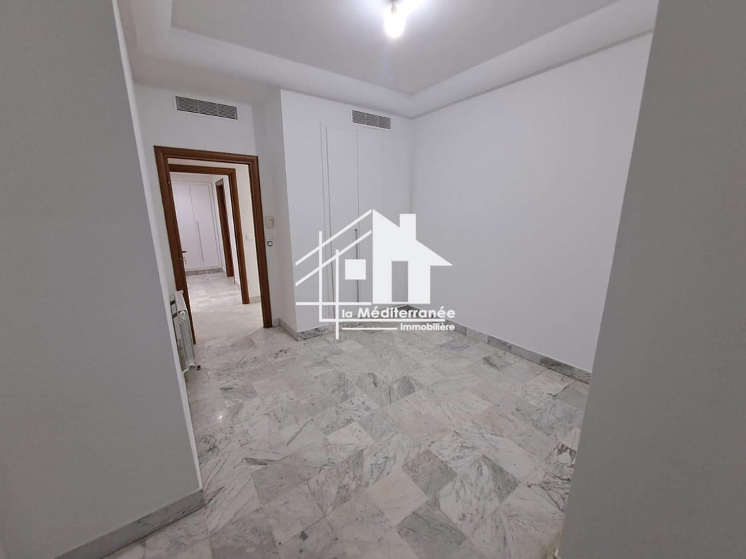 A louer appartement S+3 au Lac 2