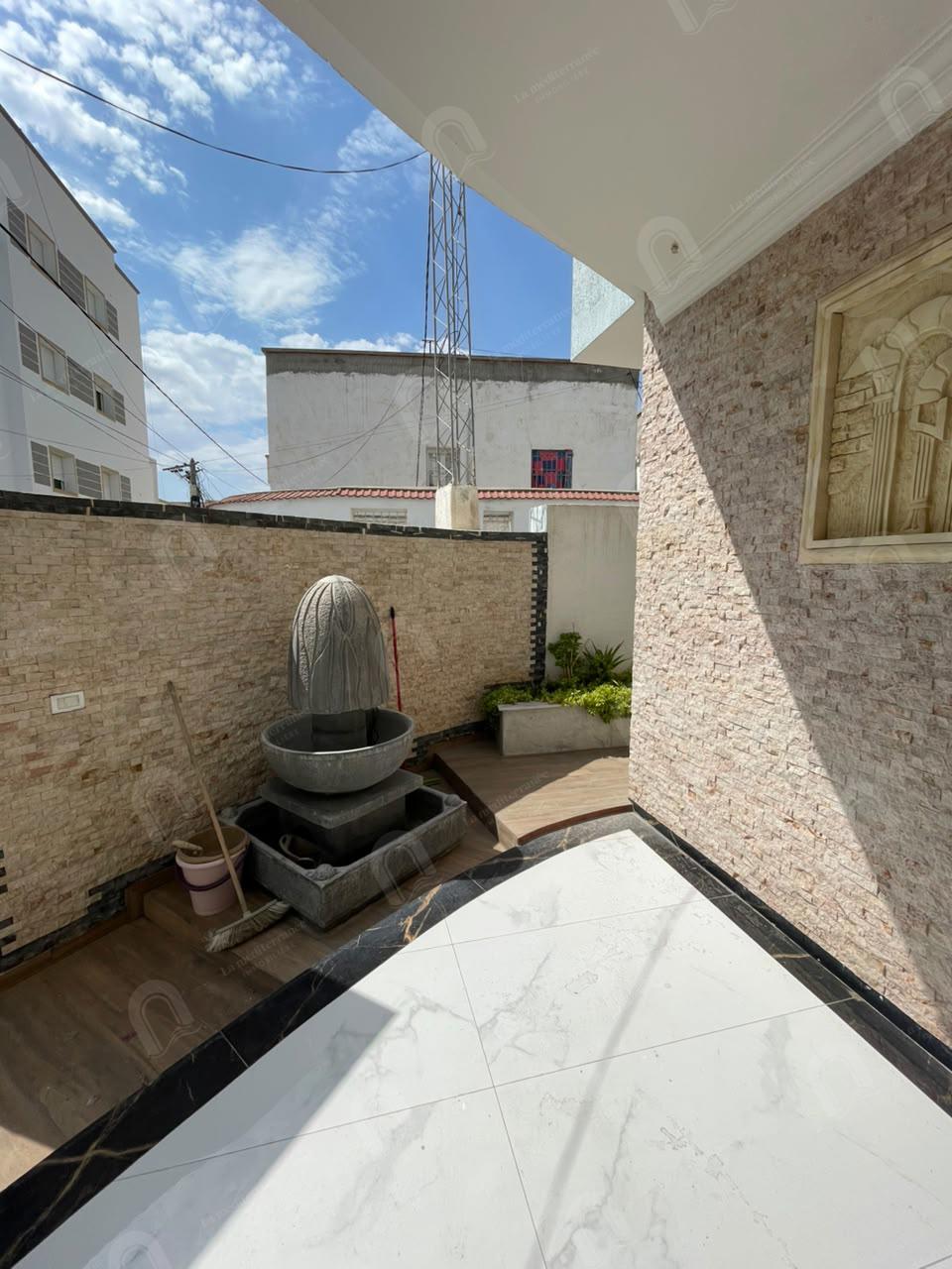 A louer un étage de villa S+3 meublé