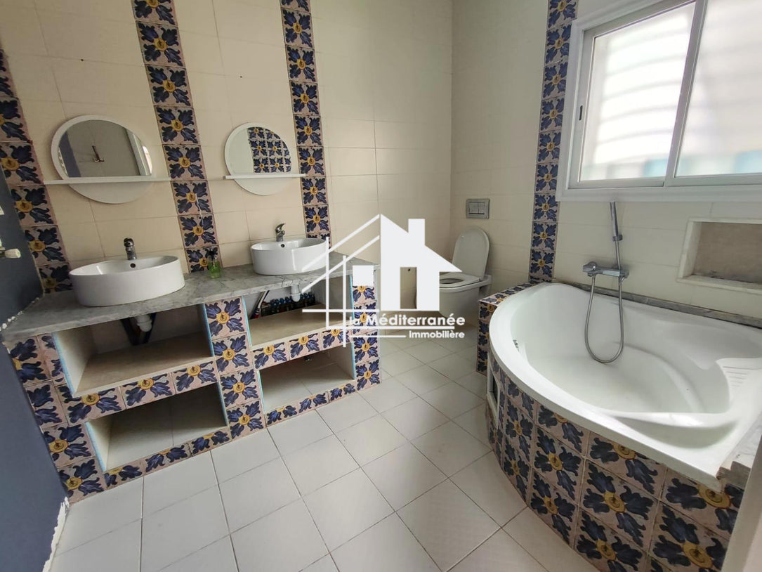 A louer un villa avec piscine à chotrana 1