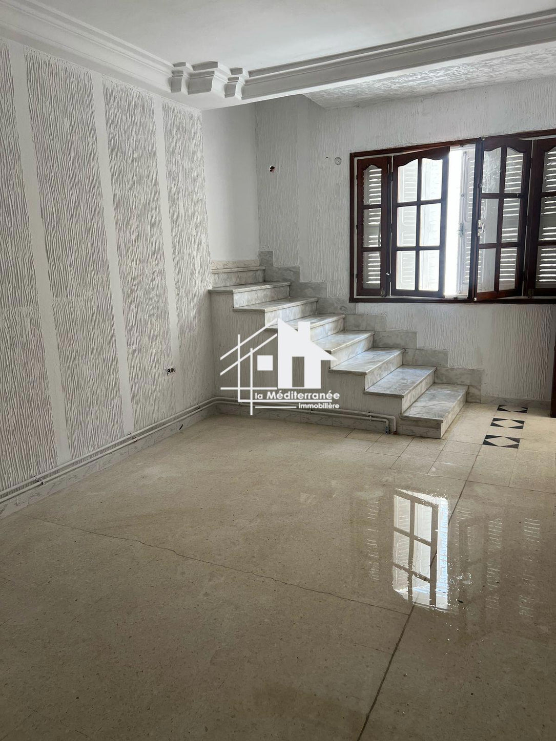 A louer étage de villa S+3 à Khaznadar