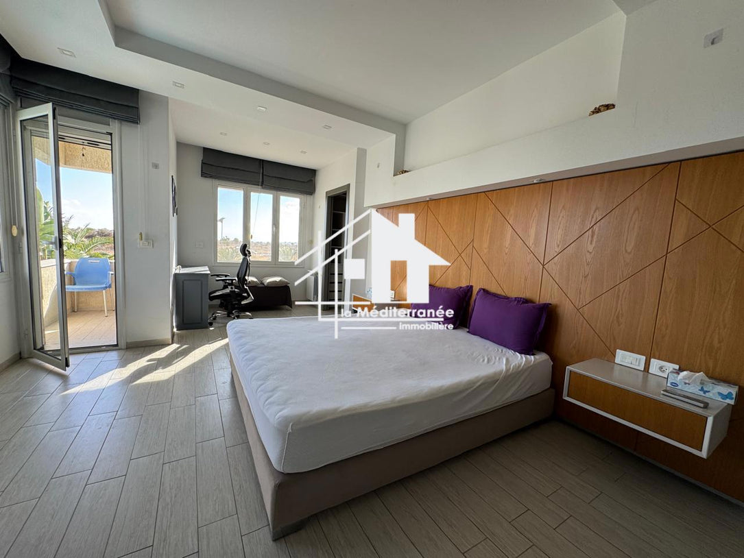 Une magnifique villa S+5 avec piscine au Lac 2