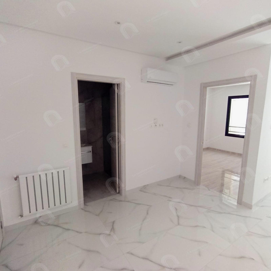 A louer un appartement s+1 à cité ennaser2