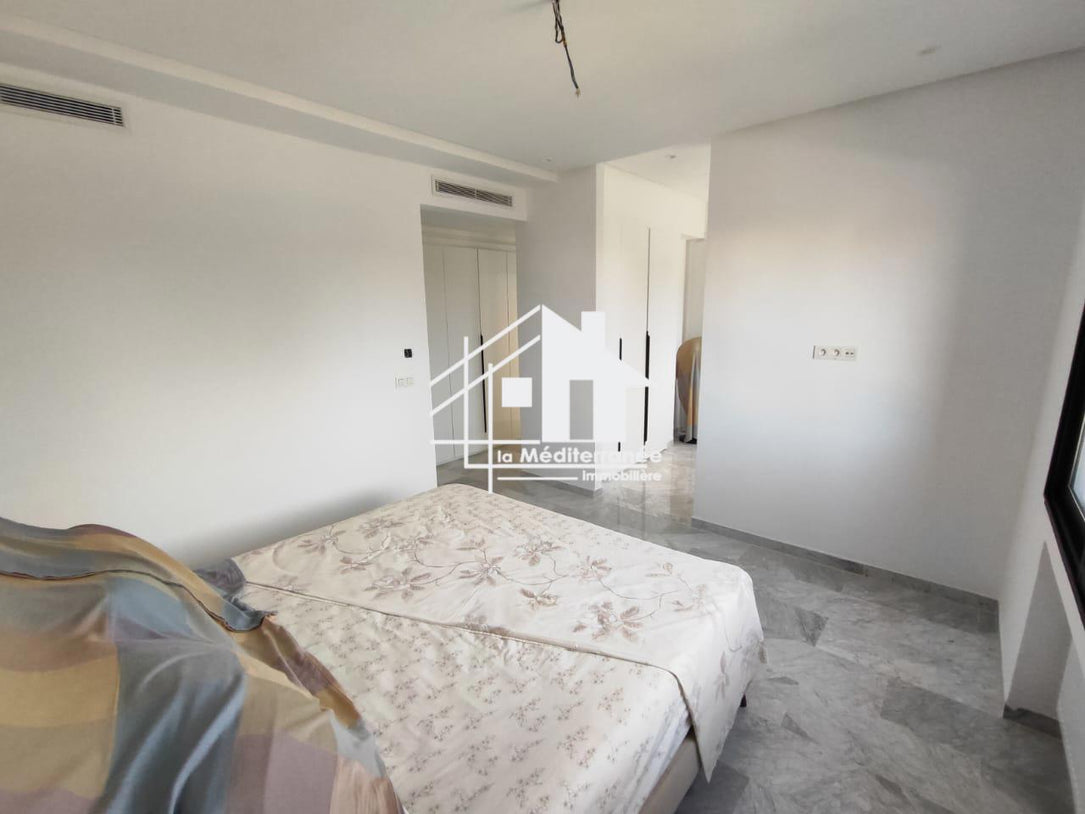 A vendre un luxueux s+2 à la soukra