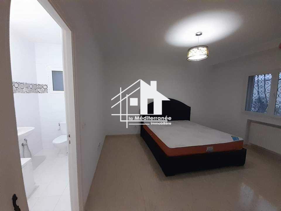 Une villa S+3 à Gammarth