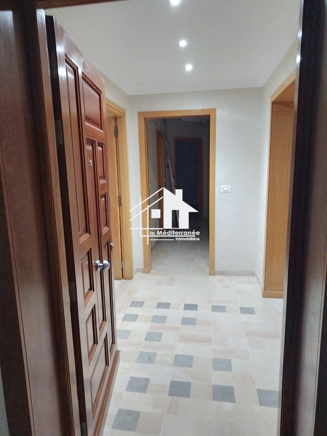 A louer appartement S+3 à Cité Ennasr 2