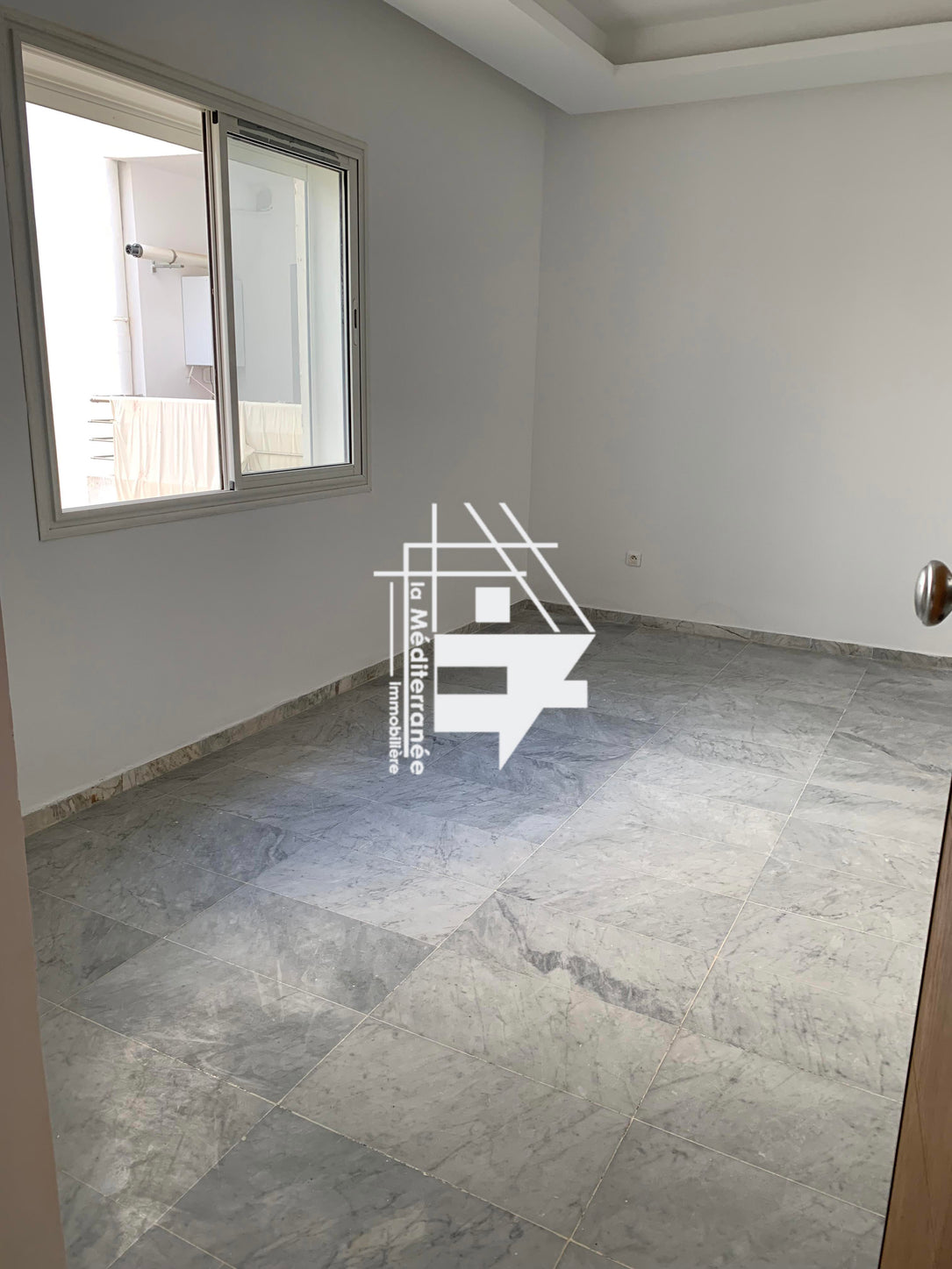 A vendre studio s+1 à ennasr