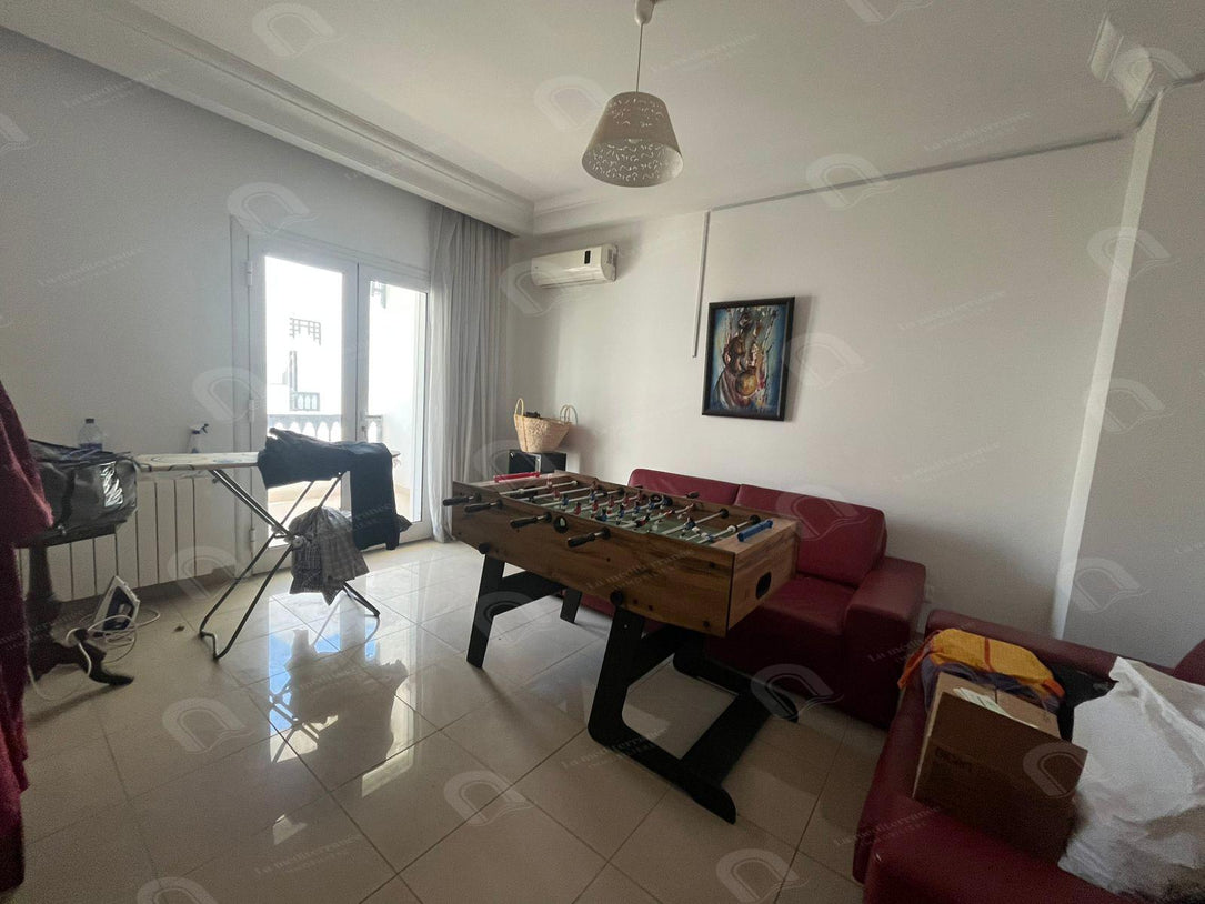 A louer Duplex s+4 vide à La Marsa Stade