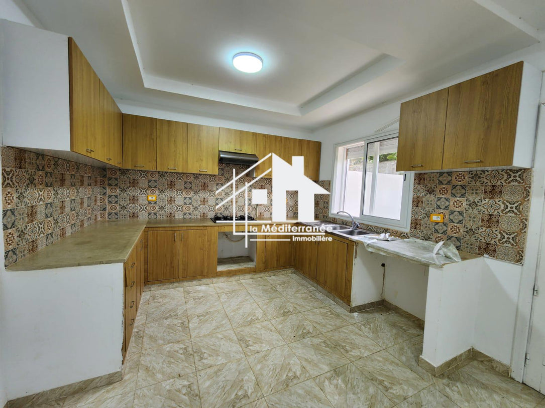 A louer villa S4 à la soukra