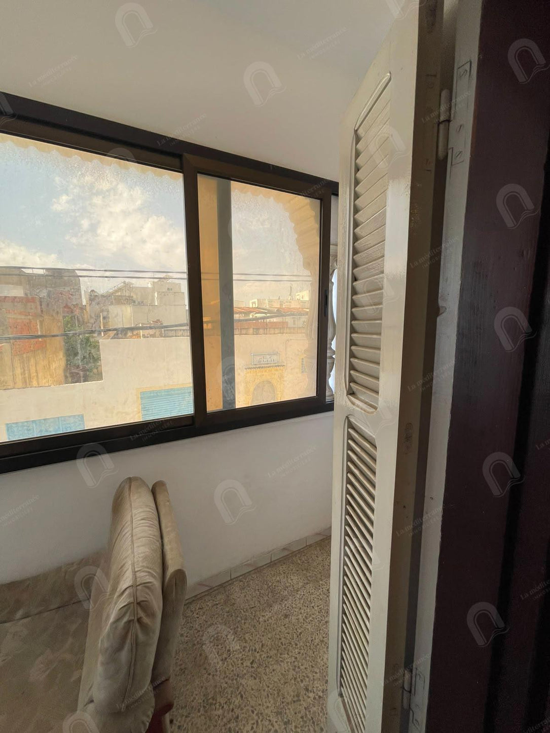 A louer un étage de villa S+3 indépendant situé au 1er étage