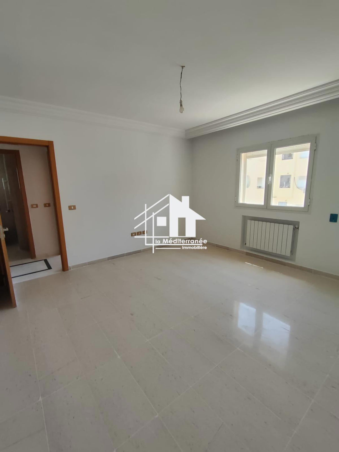 A vendre un S+3 jamais habité a la cité Wahat