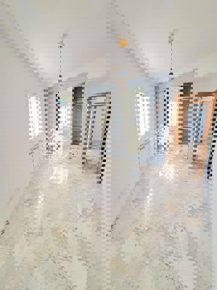 Un appartement S+3 à Marsa plage