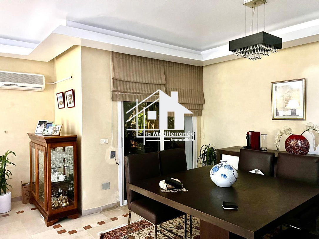 A vendre s+3 avec jardin, La Soukra