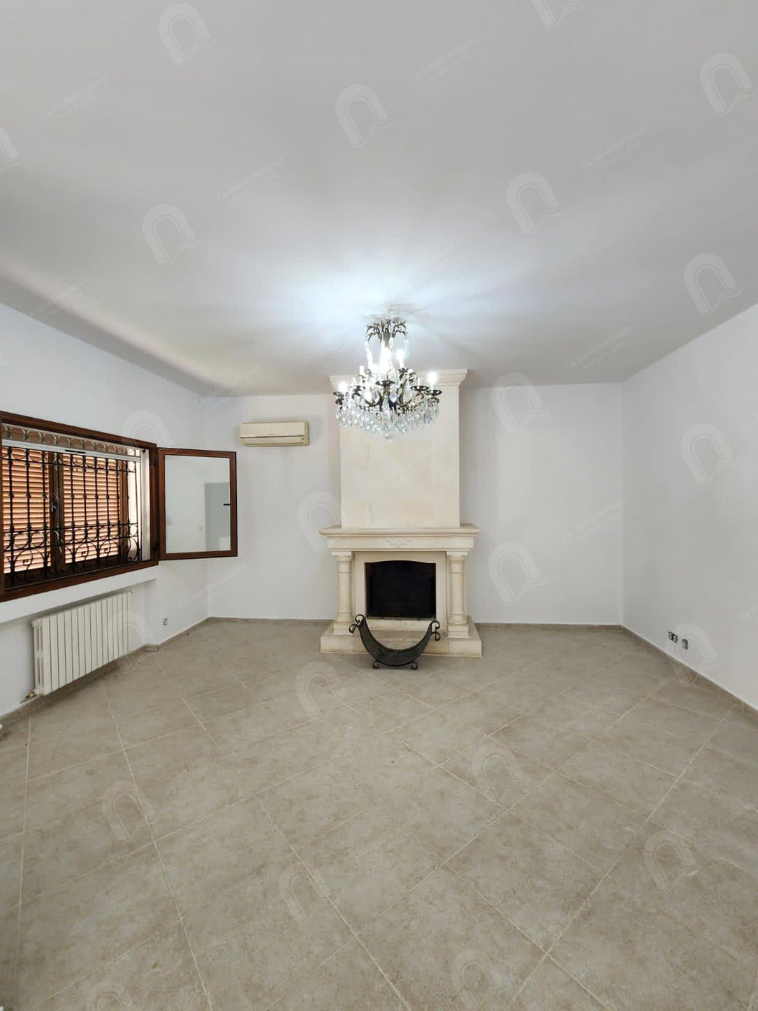 a louer villa s+4 avec jardin et piscine