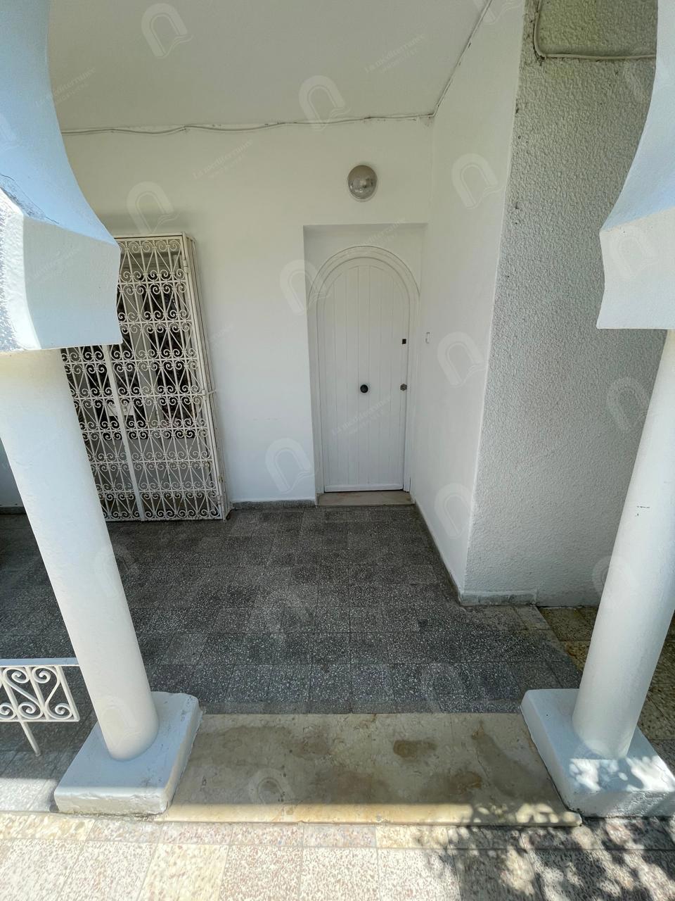 A louer étage de villa S+4 à cité rommana