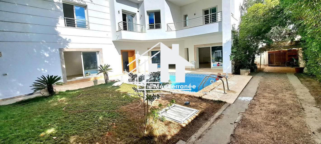 Une villa S+4 à Ain Zaghouan Nord