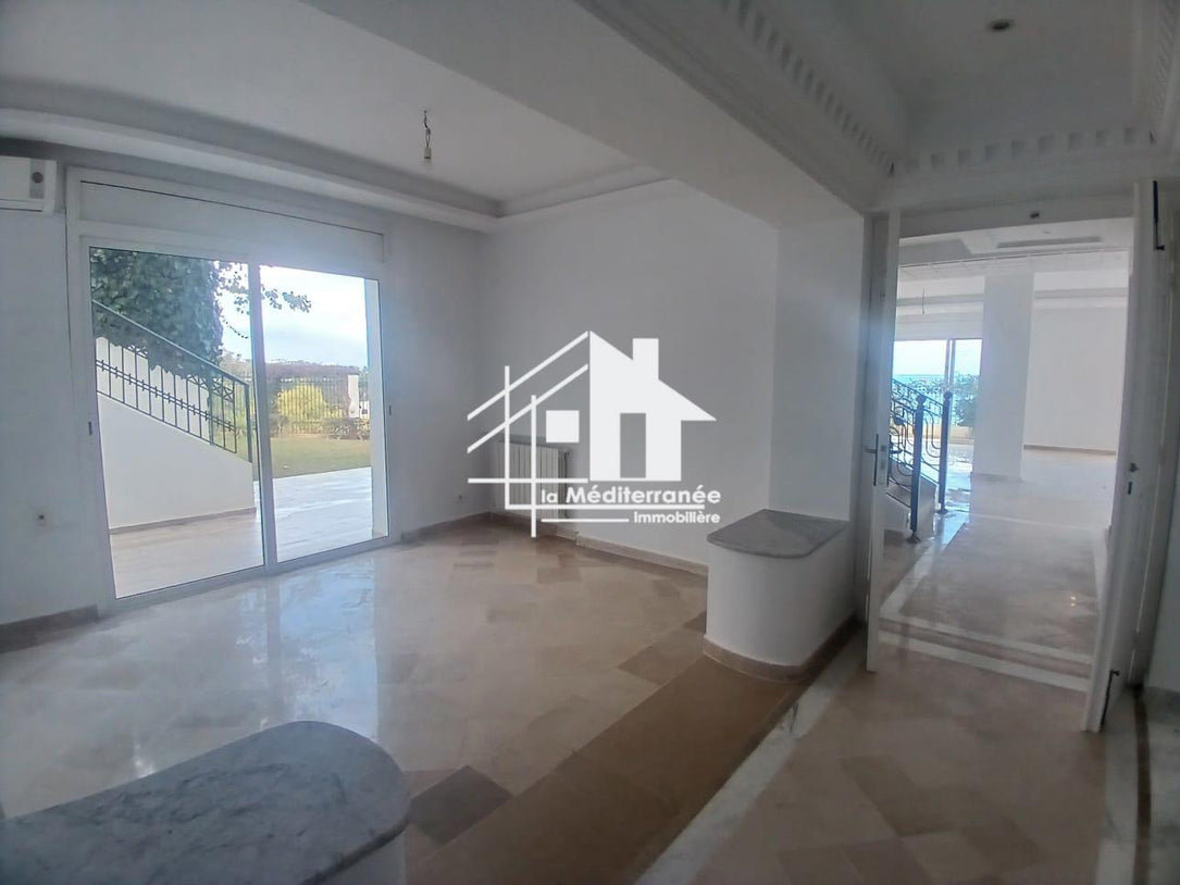 A louer Villa S+5 à la Marsa