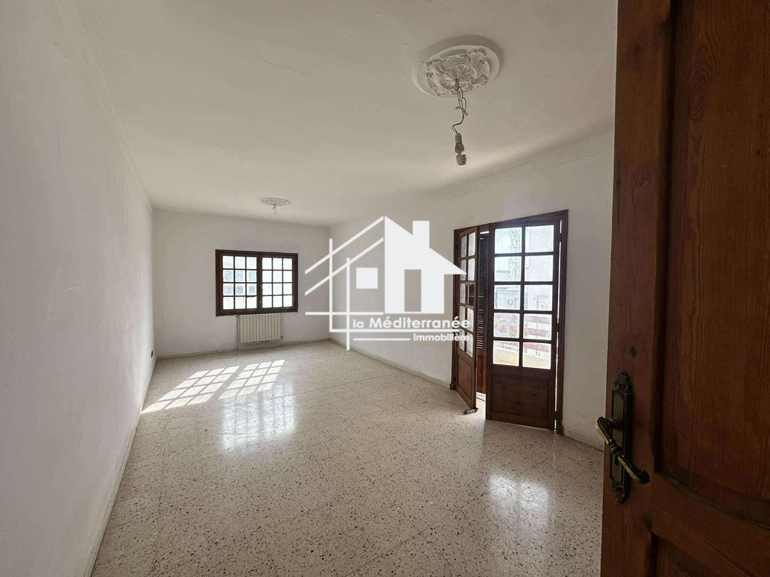 A vendre villa R+1 à Rades Melyene