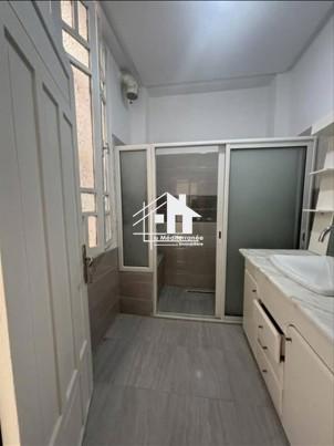 A vendre appartement S+4 rénové au centre ville, tunis