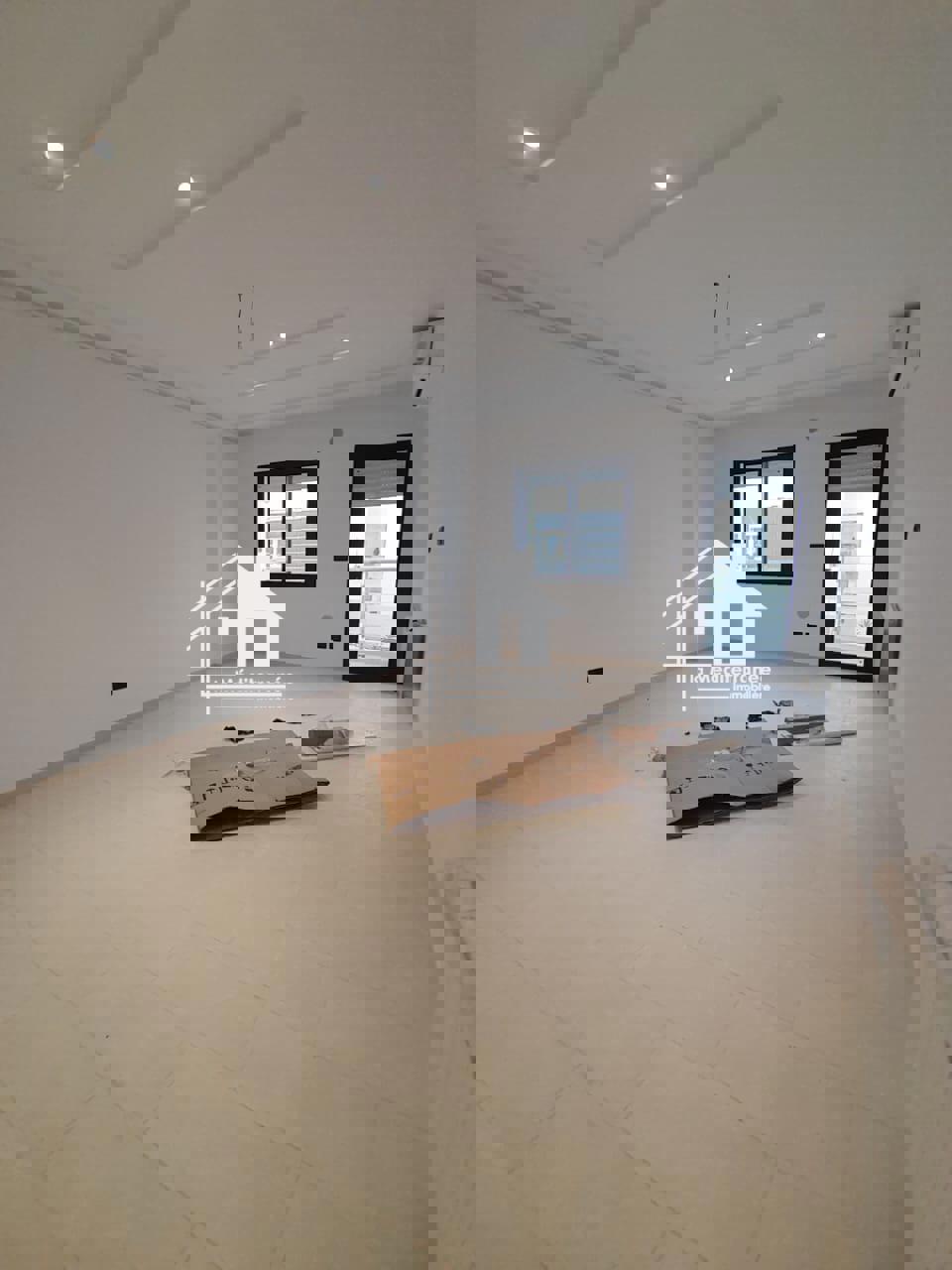 Bureau S+1 a Boumhel El Bassetine