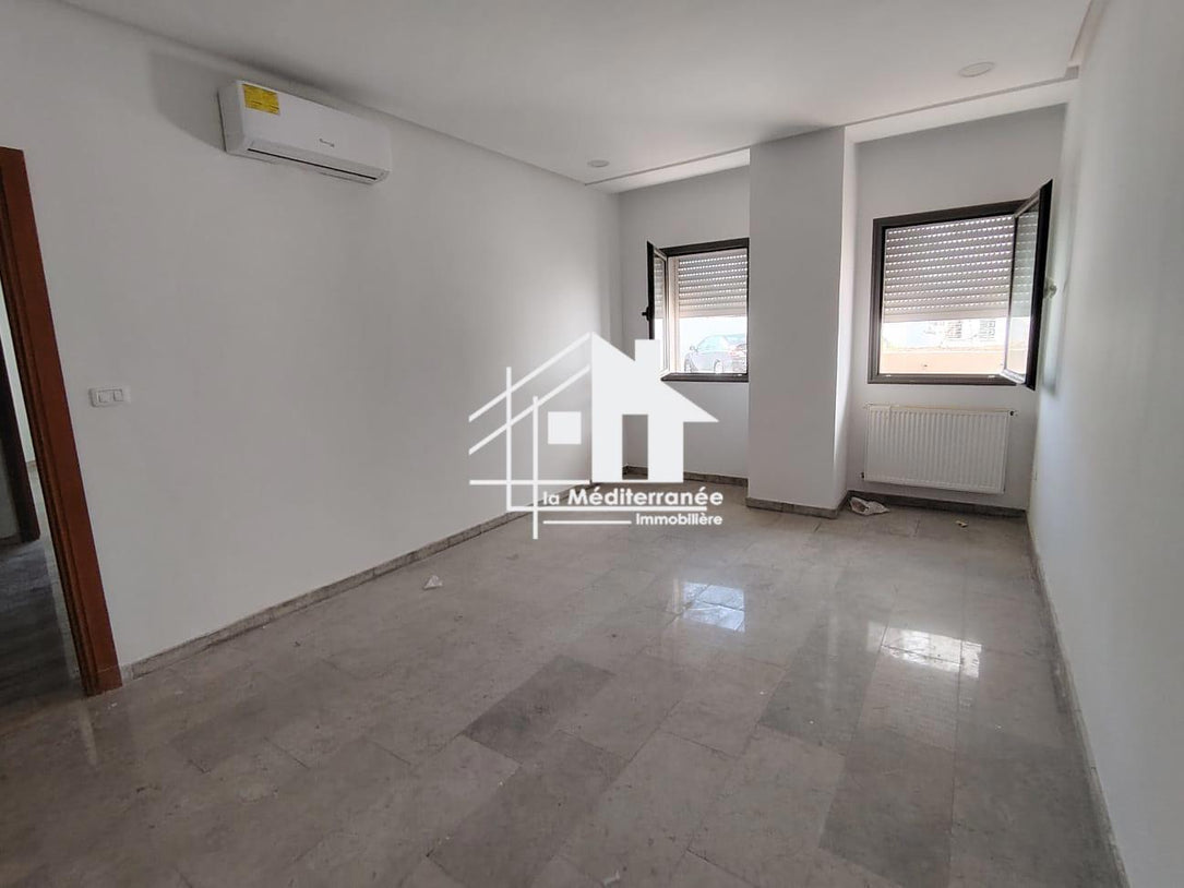 Appartement s+3 à utilisation bureautique