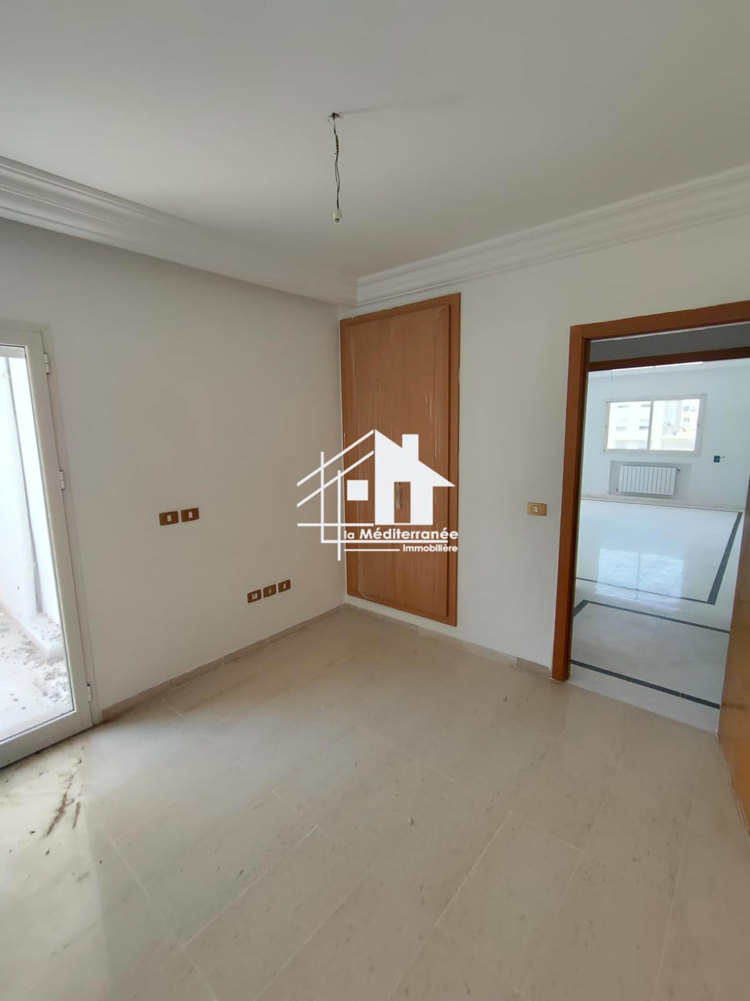 A vendre un S+3 jamais habité a la cité Wahat