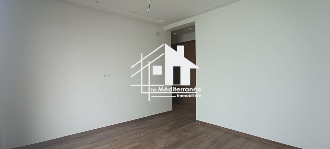 A louer appartement S+3 avec jardin à Chotrana 1